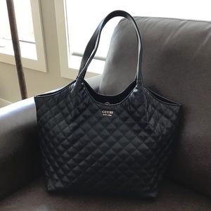 Guess tote